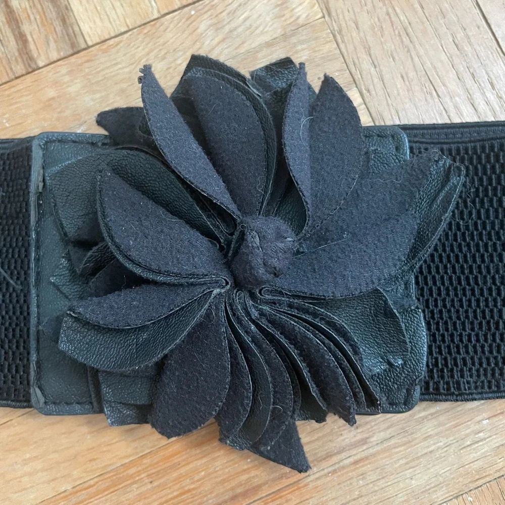 Belt women stretch Faux Leather Flower Snap Closure